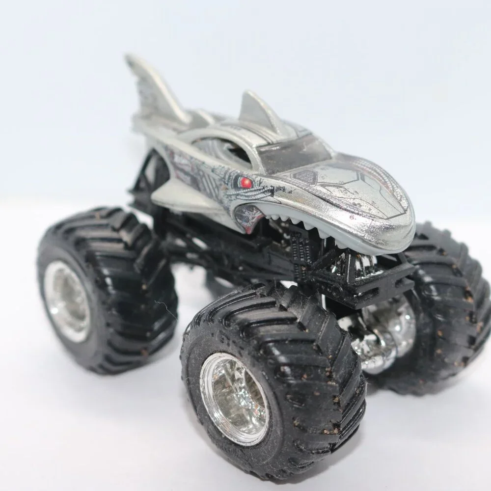 Hot Wheels Monster Jam Cyborg Shark 1/64